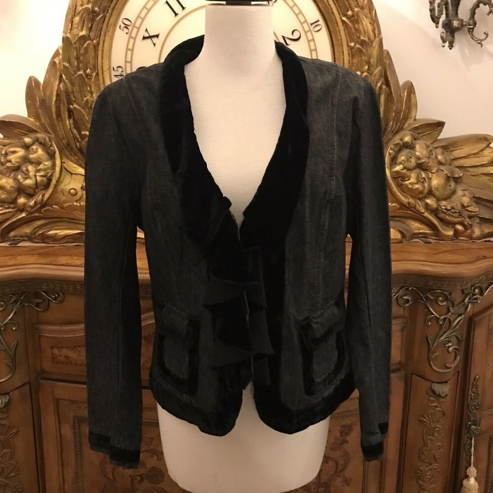 Black Cropped Jean Jacket with Classic Design